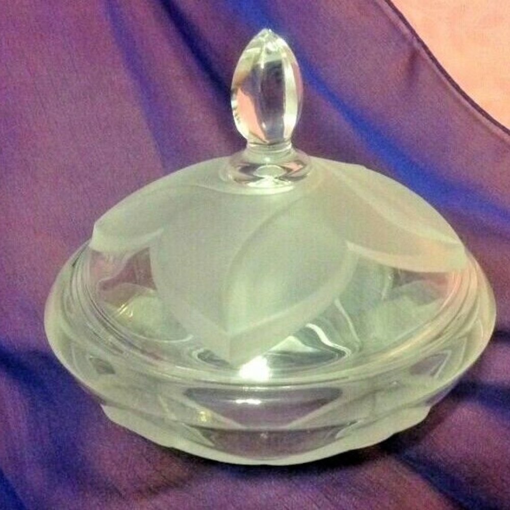Studio Nova ~ Crystal Trinket Box Candy Dish w/frosted flowers Size:  5" x 6"
